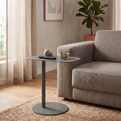 Tables gigognes