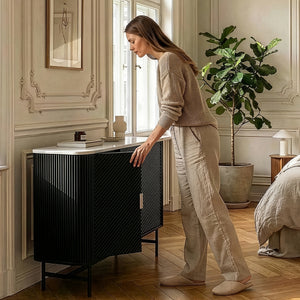 Buffet Olvehok 110 x 40 x 77 cm effet marbre noir [en.casa]