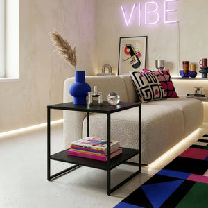 Table d'appoint Salsnes 53x51x51 cm avec étagère Acier Noir [en.casa]