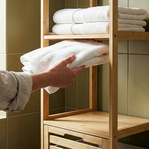 Étagère de salle de bain avec panier à linge Anun 130 x 36 x 33 cm bambou effet bois [en.casa]