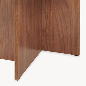 Table basse Benexjö avec plateau en verre 70 x 70 x 36 cm effet noyer / gris [en.casa]