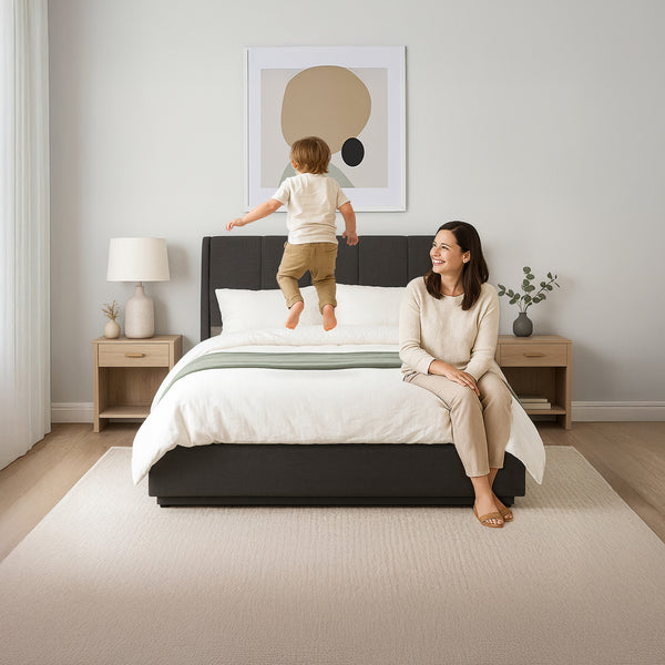 Lit double capitonné Tröstiar avec éclairage LED et matelas [en.casa]